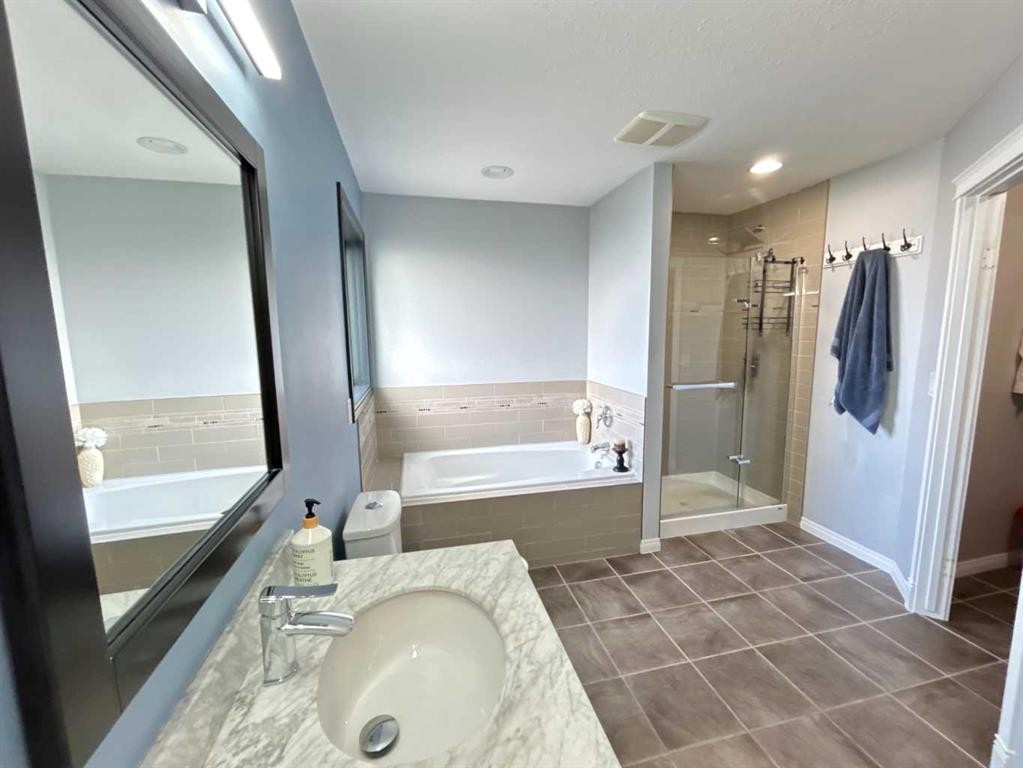 938 Manor Place Se, Redcliff, AB