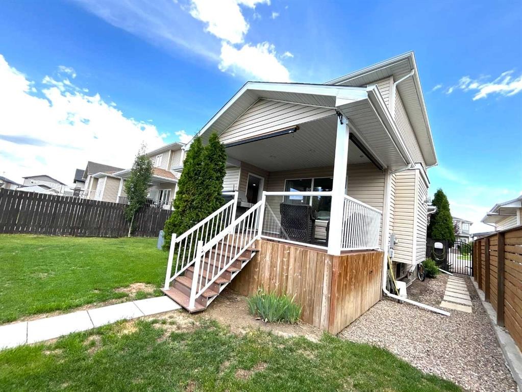 938 Manor Place Se, Redcliff, AB