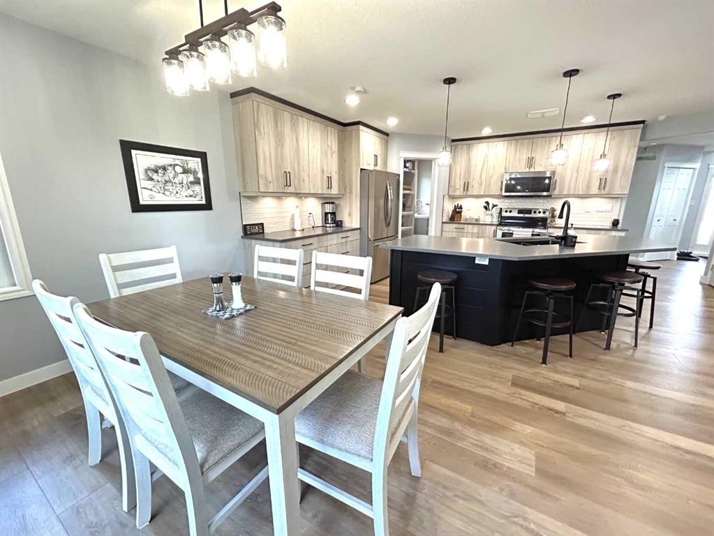 938 Manor Place Se, Redcliff, AB