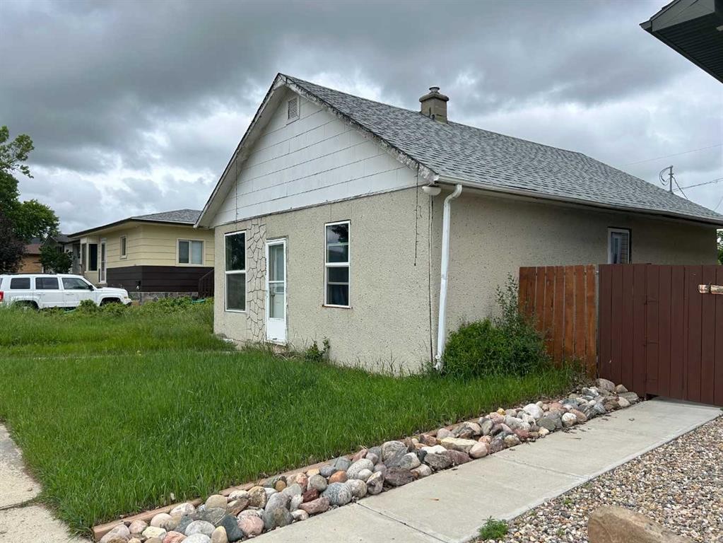 822 2 Street Se, Redcliff, AB