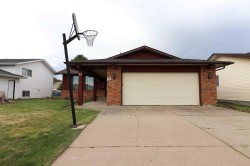 89 East Glen Drive SEMedicine Hat, AB T1B 2Z7