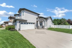 6 Cottonwood Court SWMedicine Hat, AB T1B 4R5