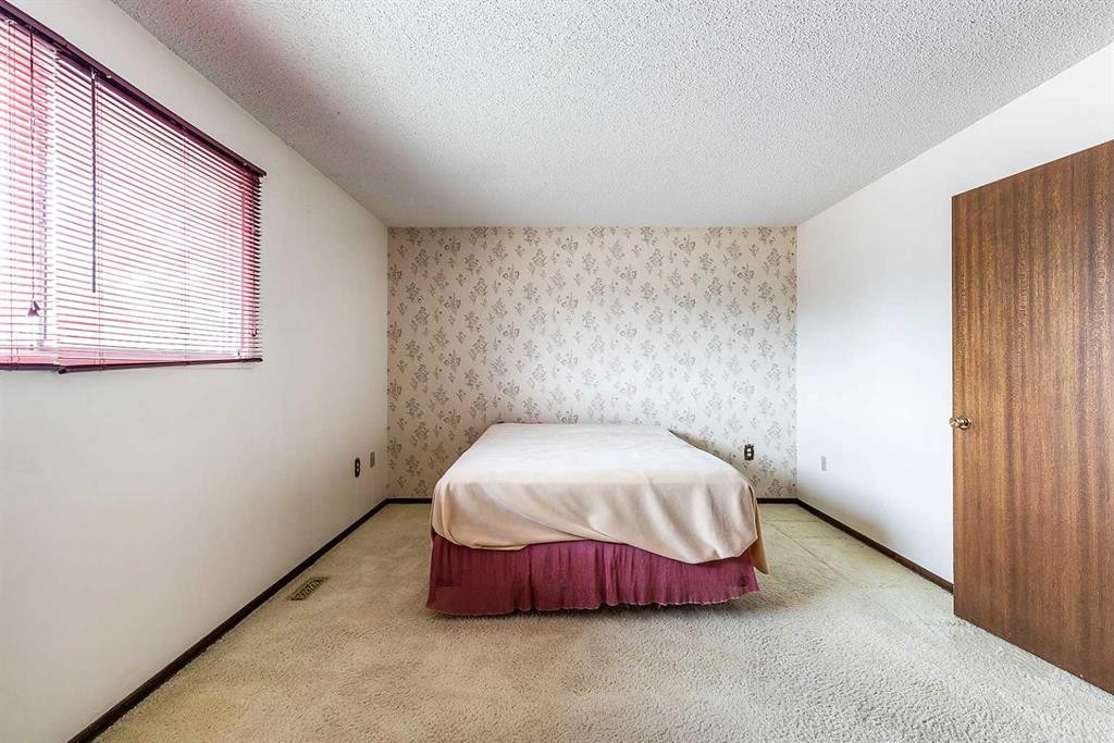 189 Hull Crescent Ne, Medicine Hat, AB - Indoor Photo Showing Bedroom