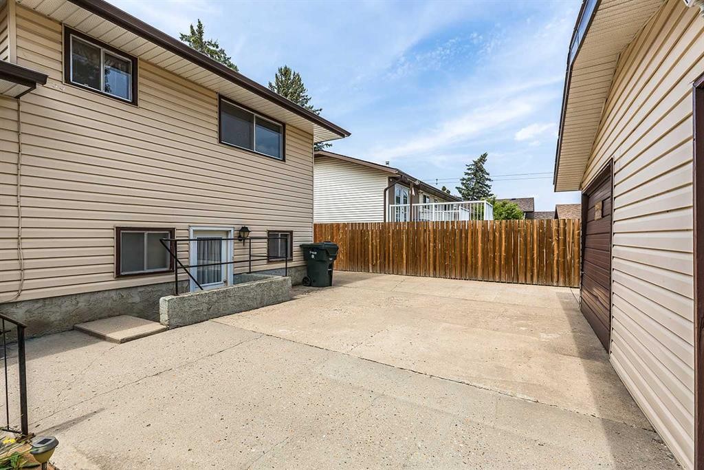 189 Hull Crescent Ne, Medicine Hat, AB - Outdoor With Exterior