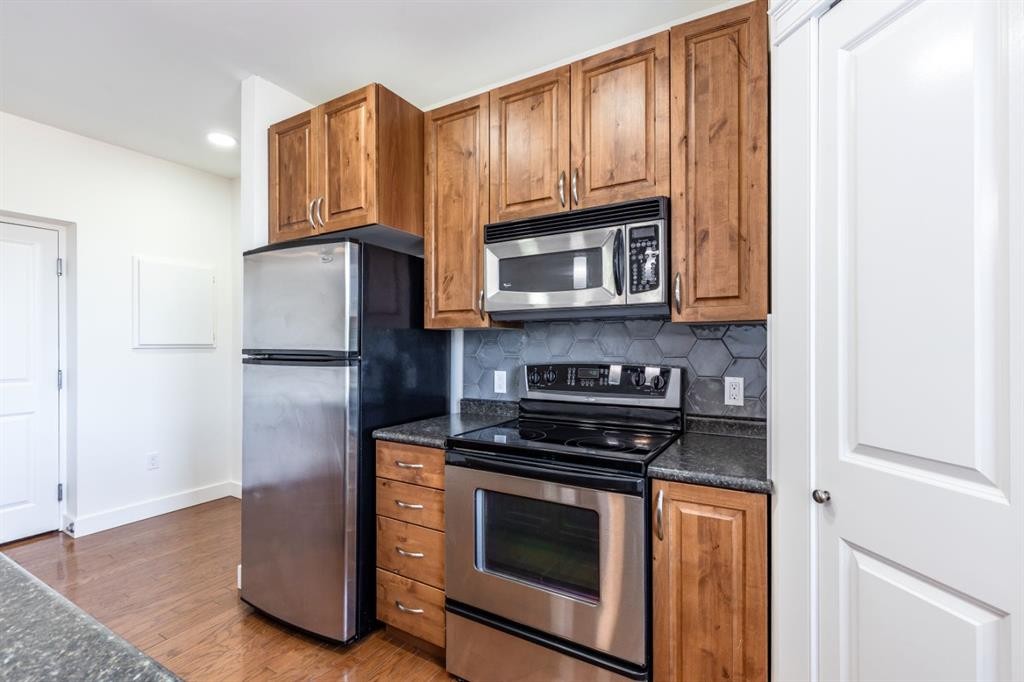 406-371 Aberdeen Street Se, Medicine Hat, AB - Indoor Photo Showing Kitchen