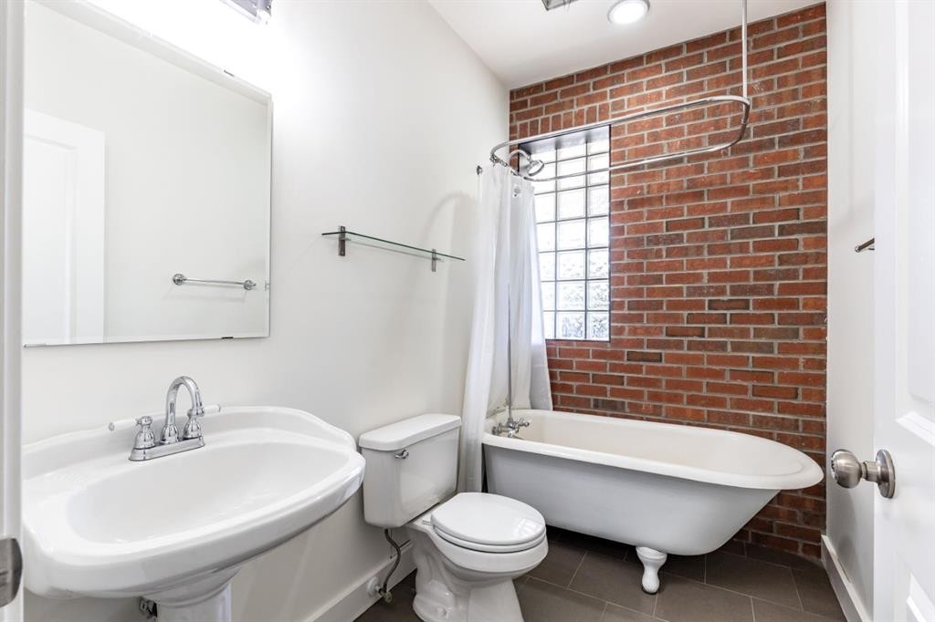 406-371 Aberdeen Street Se, Medicine Hat, AB - Indoor Photo Showing Bathroom