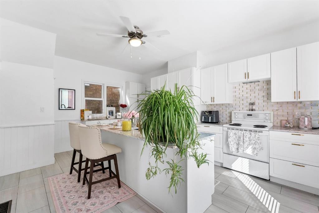 856A Braemar Street Se, Medicine Hat, AB - Indoor Photo Showing Kitchen