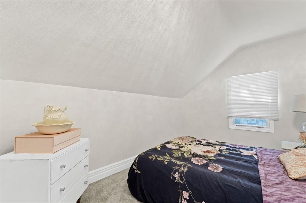 856A Braemar Street Se, Medicine Hat, AB - Indoor Photo Showing Bedroom