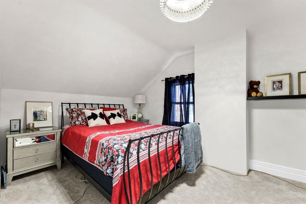 856A Braemar Street Se, Medicine Hat, AB - Indoor Photo Showing Bedroom