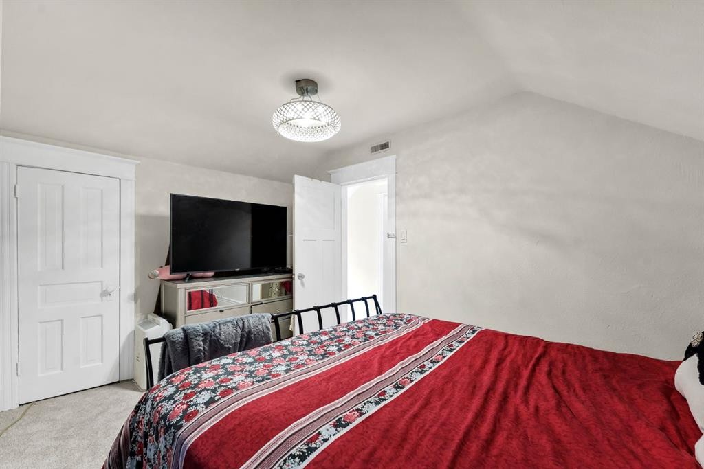 856A Braemar Street Se, Medicine Hat, AB - Indoor Photo Showing Bedroom