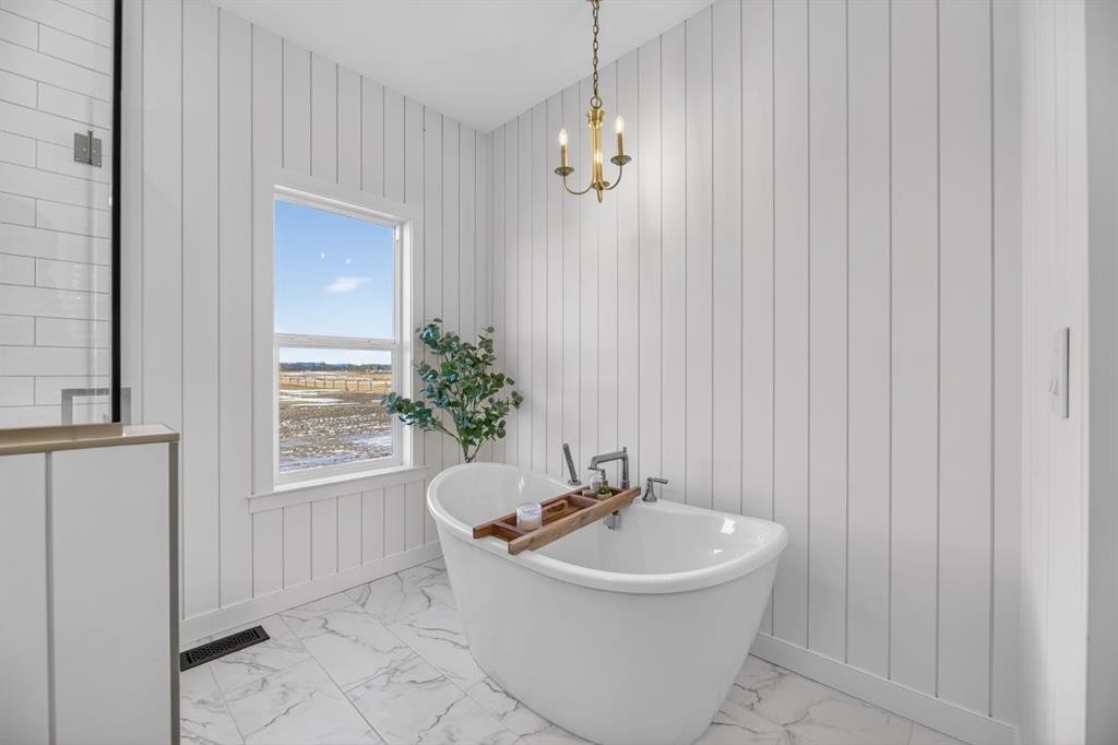 33080 Range Road 61, Rural Mountain View County, AB - Indoor Photo Showing Bathroom