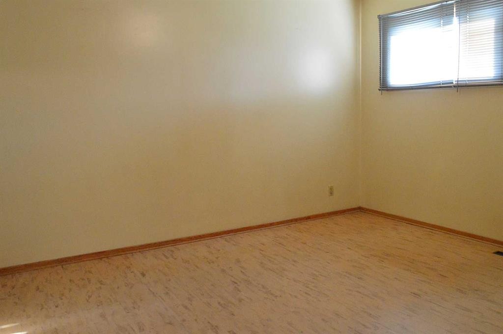 892 Bassett Crescent Nw, Medicine Hat, AB - Indoor Photo Showing Other Room
