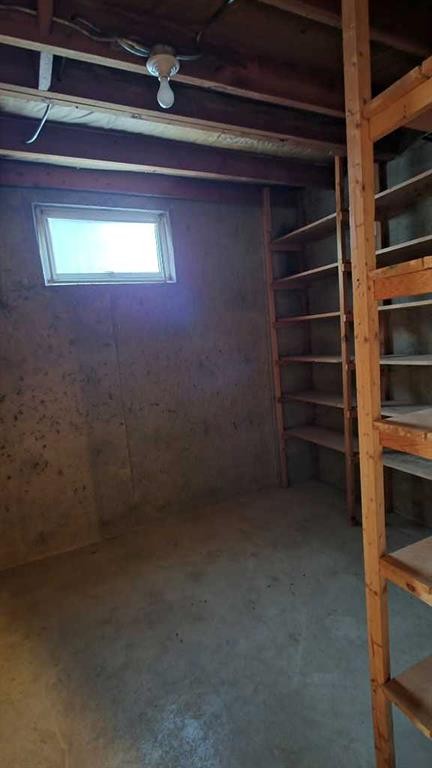 892 Bassett Crescent Nw, Medicine Hat, AB - Indoor