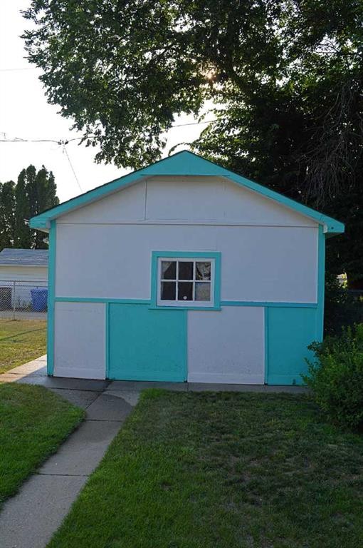 892 Bassett Crescent Nw, Medicine Hat, AB - Outdoor