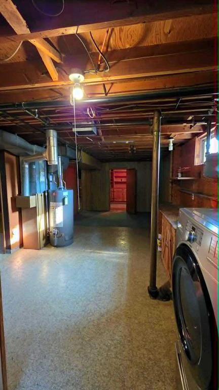 892 Bassett Crescent Nw, Medicine Hat, AB - Indoor Photo Showing Garage