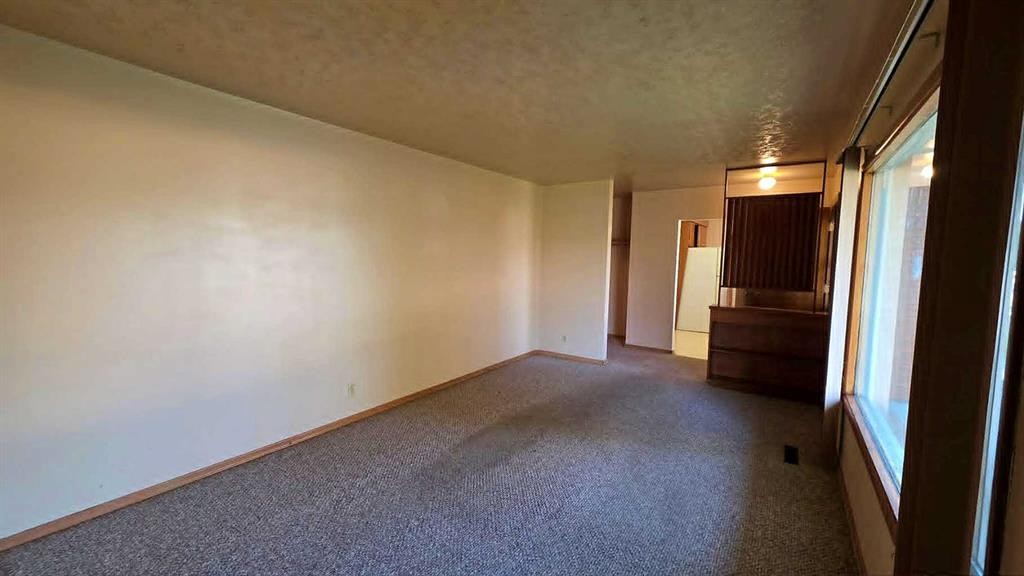 892 Bassett Crescent Nw, Medicine Hat, AB - Indoor Photo Showing Other Room