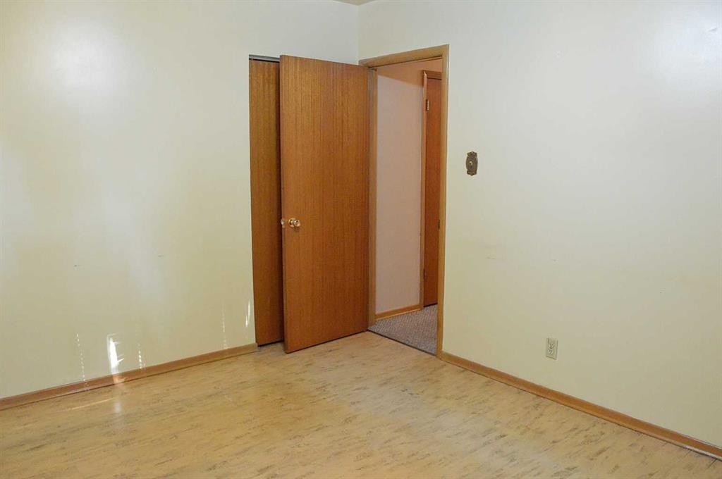 892 Bassett Crescent Nw, Medicine Hat, AB - Indoor Photo Showing Other Room