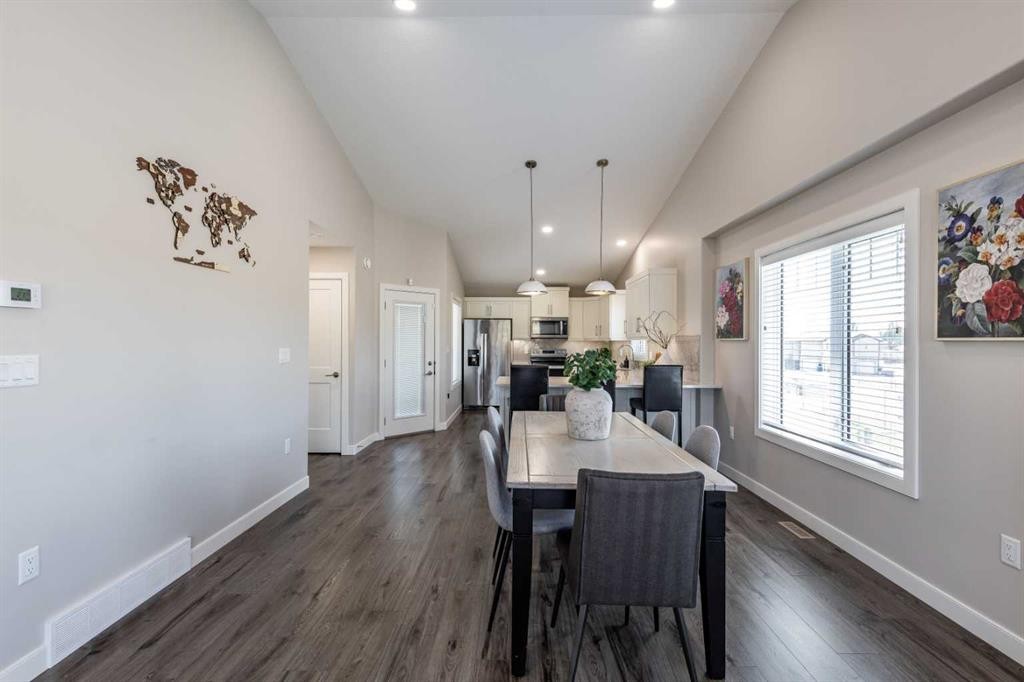 71 Ranchlands Boulevard Ne, Medicine Hat, AB - Indoor Photo Showing Dining Room