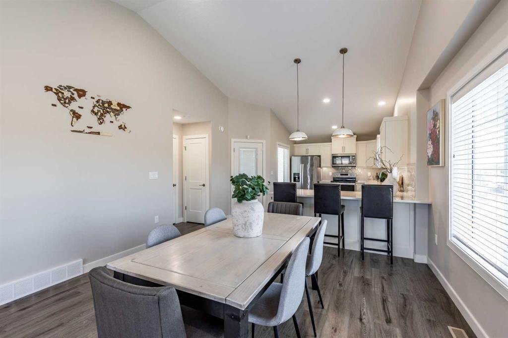 71 Ranchlands Boulevard Ne, Medicine Hat, AB - Indoor Photo Showing Dining Room