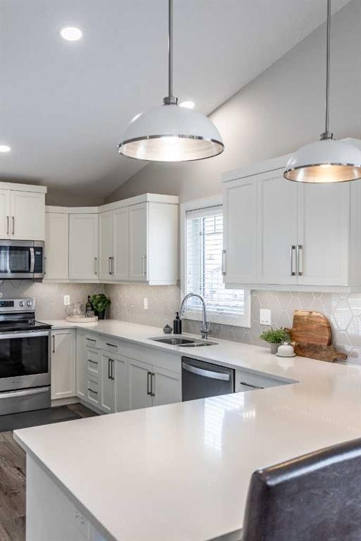 71 Ranchlands Boulevard Ne, Medicine Hat, AB - Indoor Photo Showing Kitchen With Stainless Steel Kitchen With Upgraded Kitchen