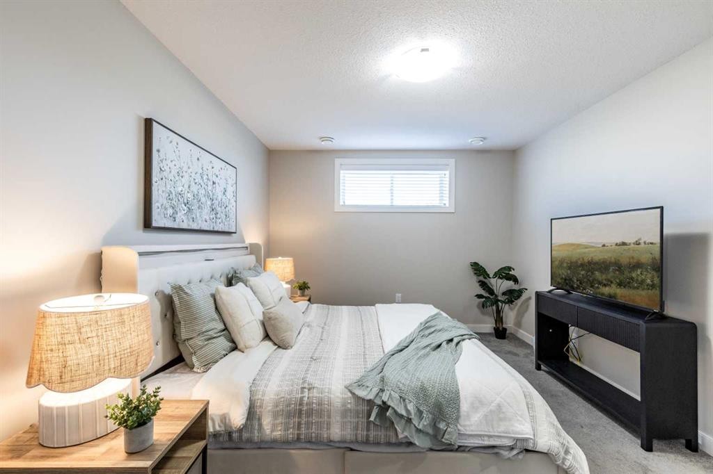 71 Ranchlands Boulevard Ne, Medicine Hat, AB - Indoor Photo Showing Bedroom