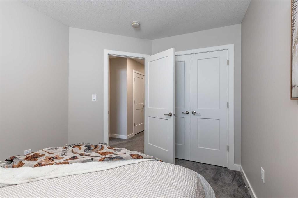 71 Ranchlands Boulevard Ne, Medicine Hat, AB - Indoor Photo Showing Bedroom