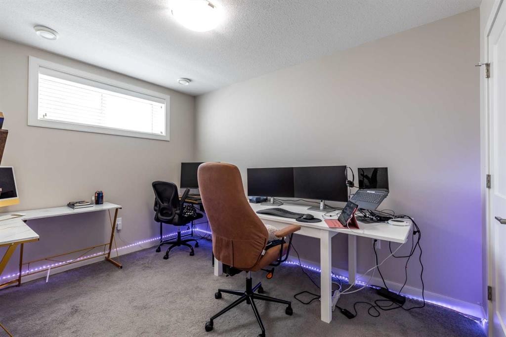 71 Ranchlands Boulevard Ne, Medicine Hat, AB - Indoor Photo Showing Office