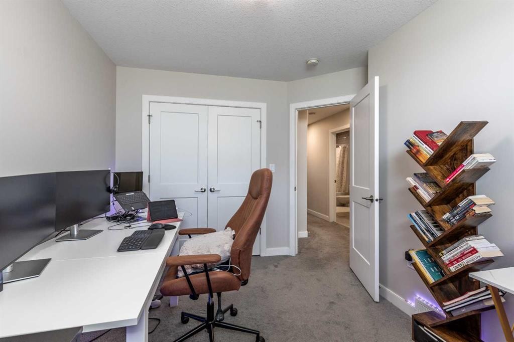 71 Ranchlands Boulevard Ne, Medicine Hat, AB - Indoor Photo Showing Office