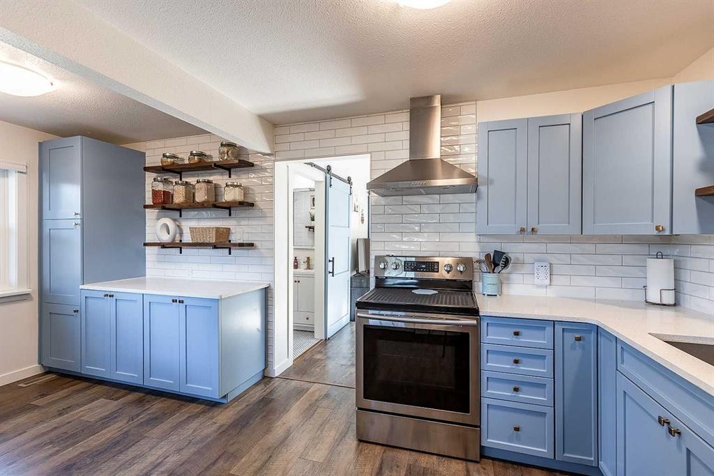 259 3 Street Nw, Medicine Hat, AB - Indoor Photo Showing Kitchen