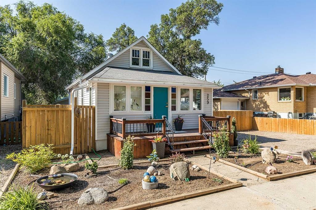 259 3 Street Nw, Medicine Hat, AB - Outdoor With Deck Patio Veranda