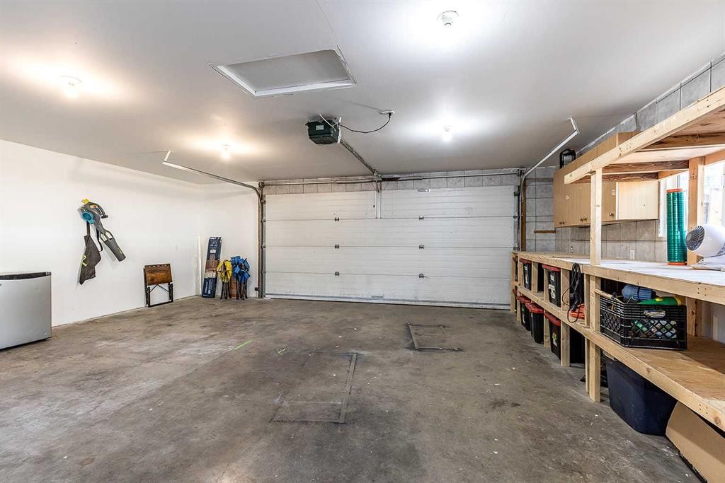 259 3 Street Nw, Medicine Hat, AB - Indoor Photo Showing Garage