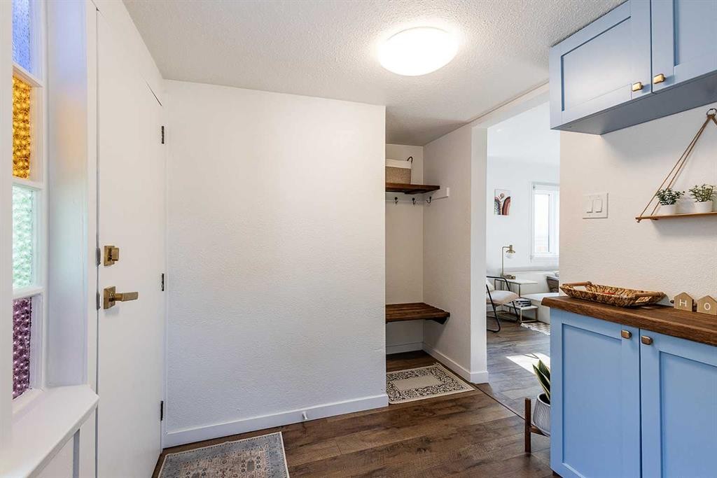 259 3 Street Nw, Medicine Hat, AB - Indoor Photo Showing Other Room