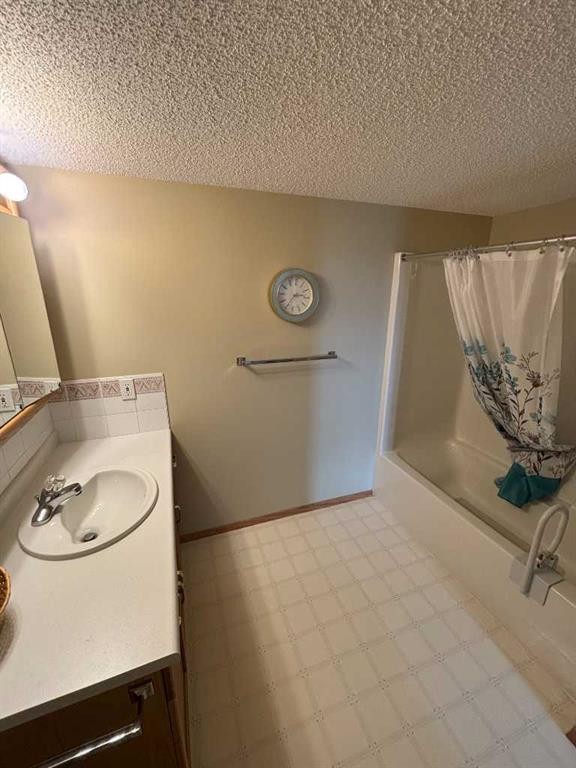 424-3021 13 Avenue Se, Medicine Hat, AB - Indoor Photo Showing Bathroom