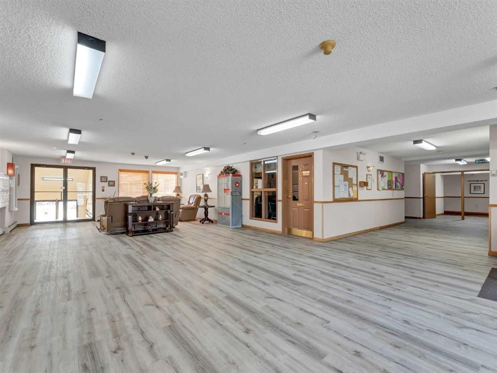 424-3021 13 Avenue Se, Medicine Hat, AB - Indoor