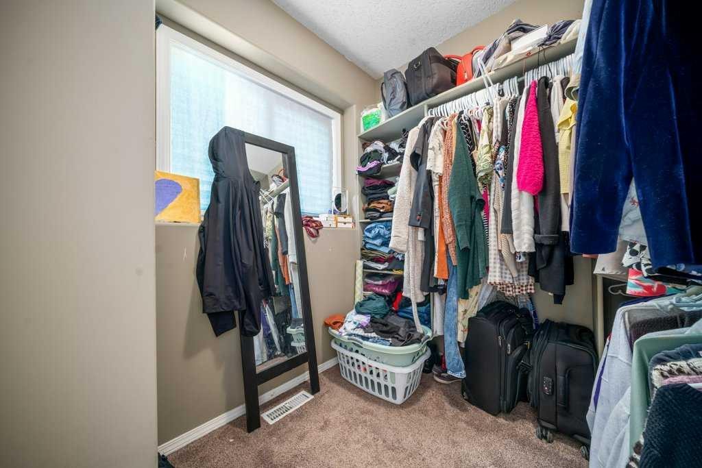 316 Washington Way Se, Medicine Hat, AB - Indoor With Storage