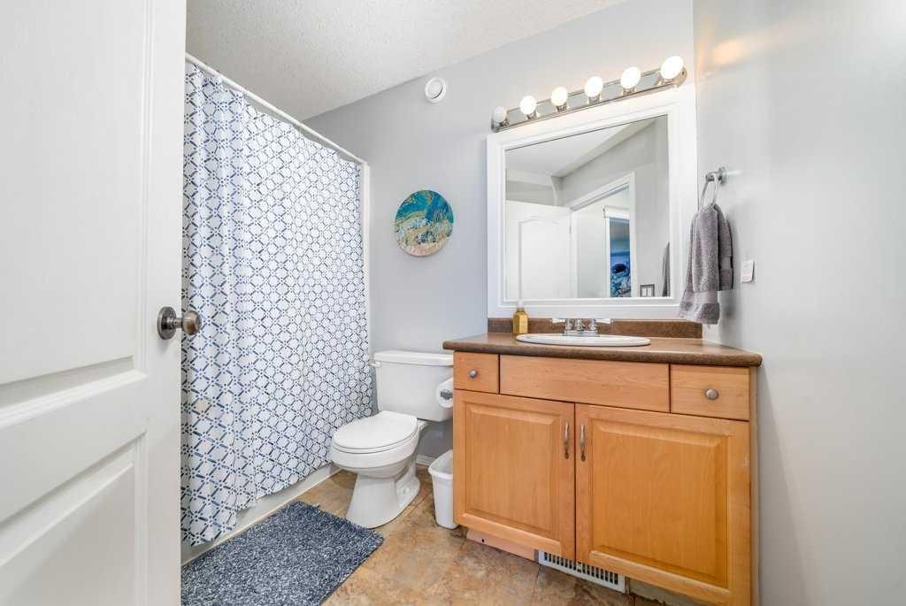 316 Washington Way Se, Medicine Hat, AB - Indoor Photo Showing Bathroom