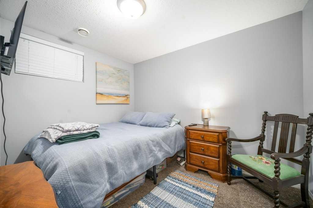 316 Washington Way Se, Medicine Hat, AB - Indoor Photo Showing Bedroom