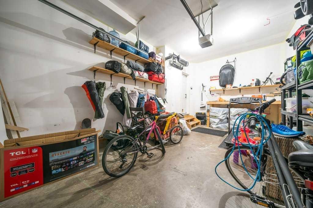 316 Washington Way Se, Medicine Hat, AB - Indoor Photo Showing Garage