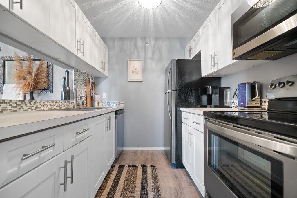 512-245 Red Deer Drive Sw, Medicine Hat, AB - Indoor Photo Showing Kitchen