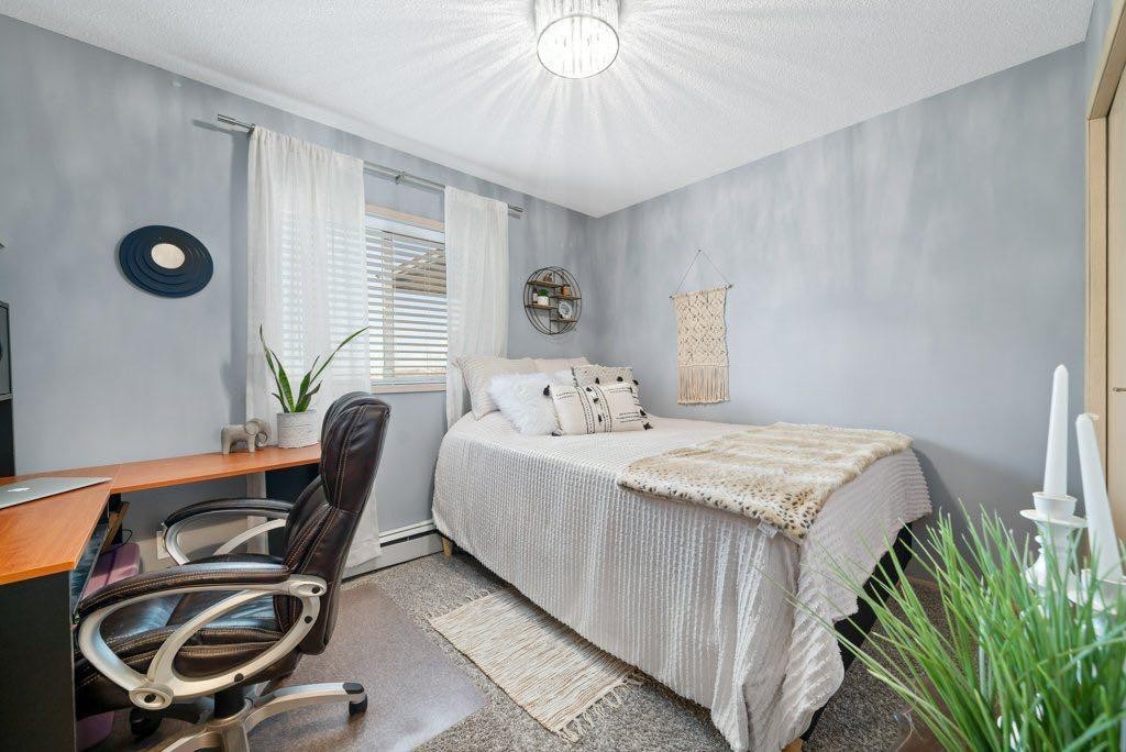 512-245 Red Deer Drive Sw, Medicine Hat, AB - Indoor Photo Showing Bedroom