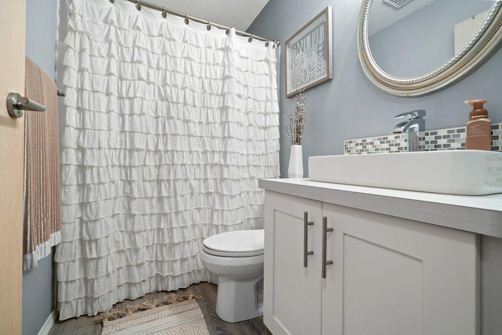 512-245 Red Deer Drive Sw, Medicine Hat, AB - Indoor Photo Showing Bathroom