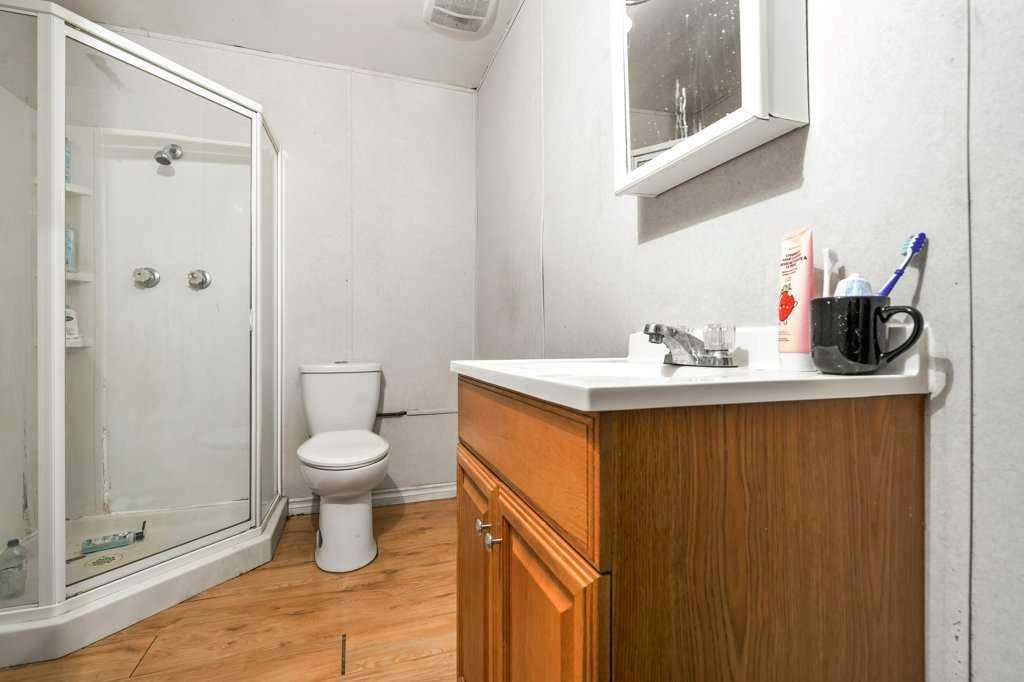 480 Hilton Crescent Ne, Medicine Hat, AB - Indoor Photo Showing Bathroom