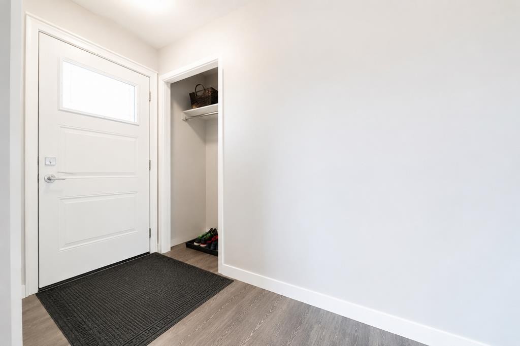 480 Hilton Crescent Ne, Medicine Hat, AB - Indoor Photo Showing Other Room