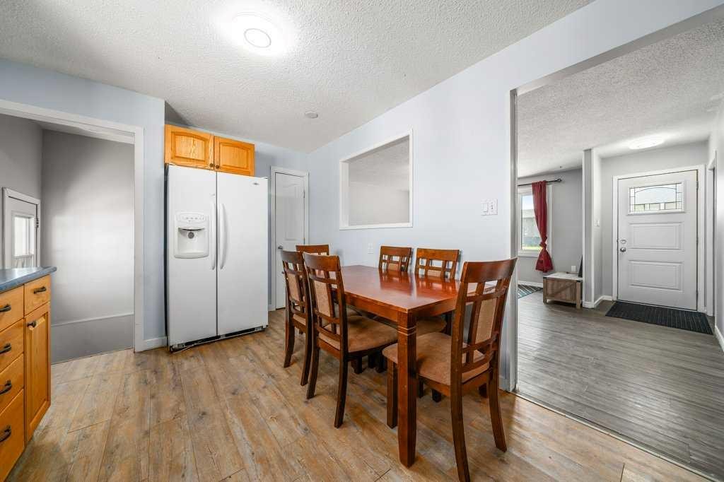 480 Hilton Crescent Ne, Medicine Hat, AB - Indoor Photo Showing Dining Room