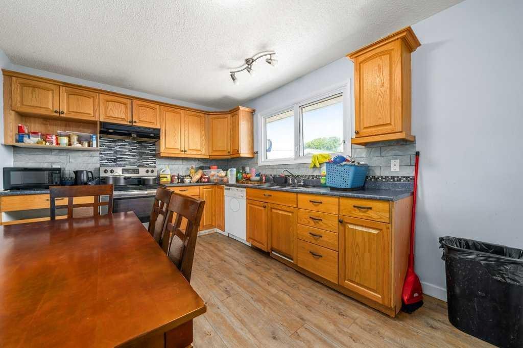 480 Hilton Crescent Ne, Medicine Hat, AB - Indoor