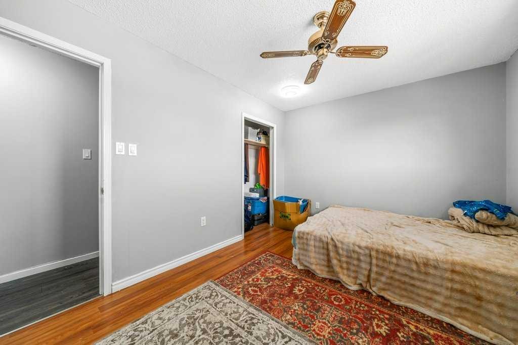 480 Hilton Crescent Ne, Medicine Hat, AB - Indoor Photo Showing Bedroom
