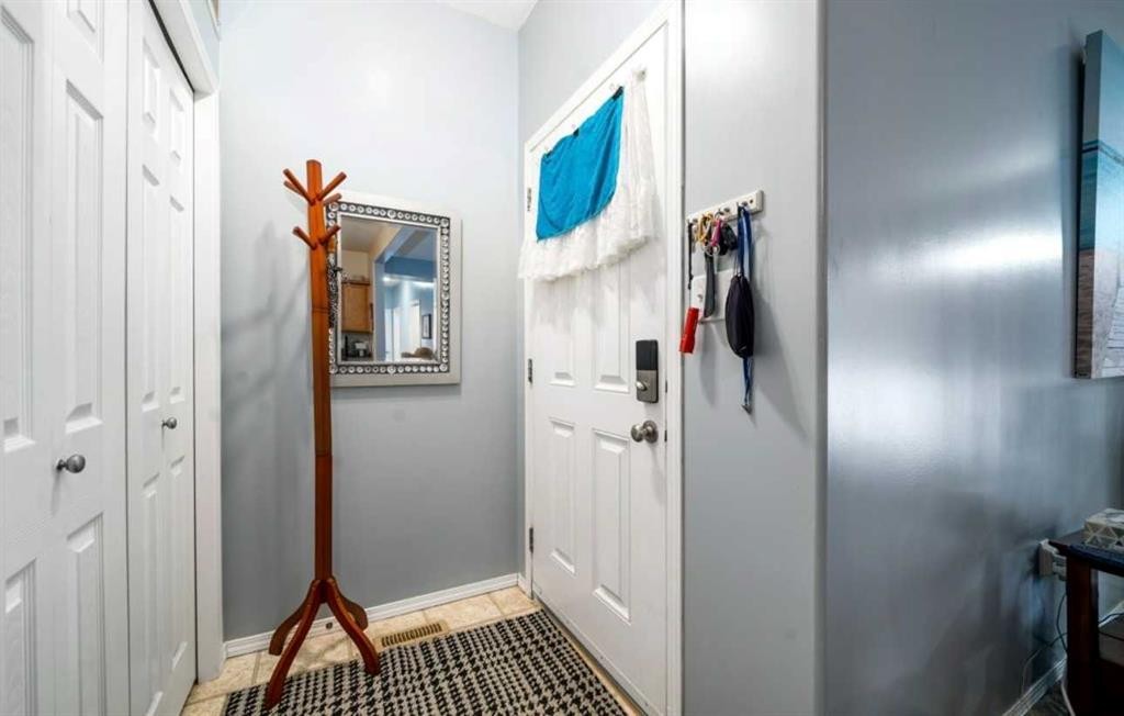 2-10 Broadway Court Nw, Redcliff, AB - Indoor Photo Showing Other Room