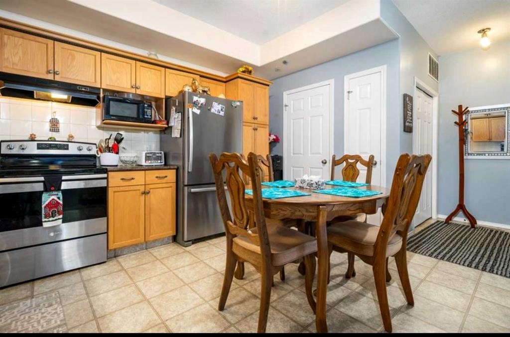 2-10 Broadway Court Nw, Redcliff, AB - Indoor Photo Showing Other Room