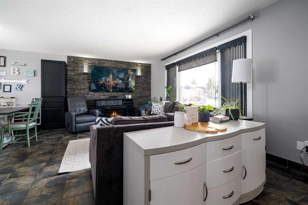 88 Cypress Way Se, Medicine Hat, AB - Indoor With Fireplace