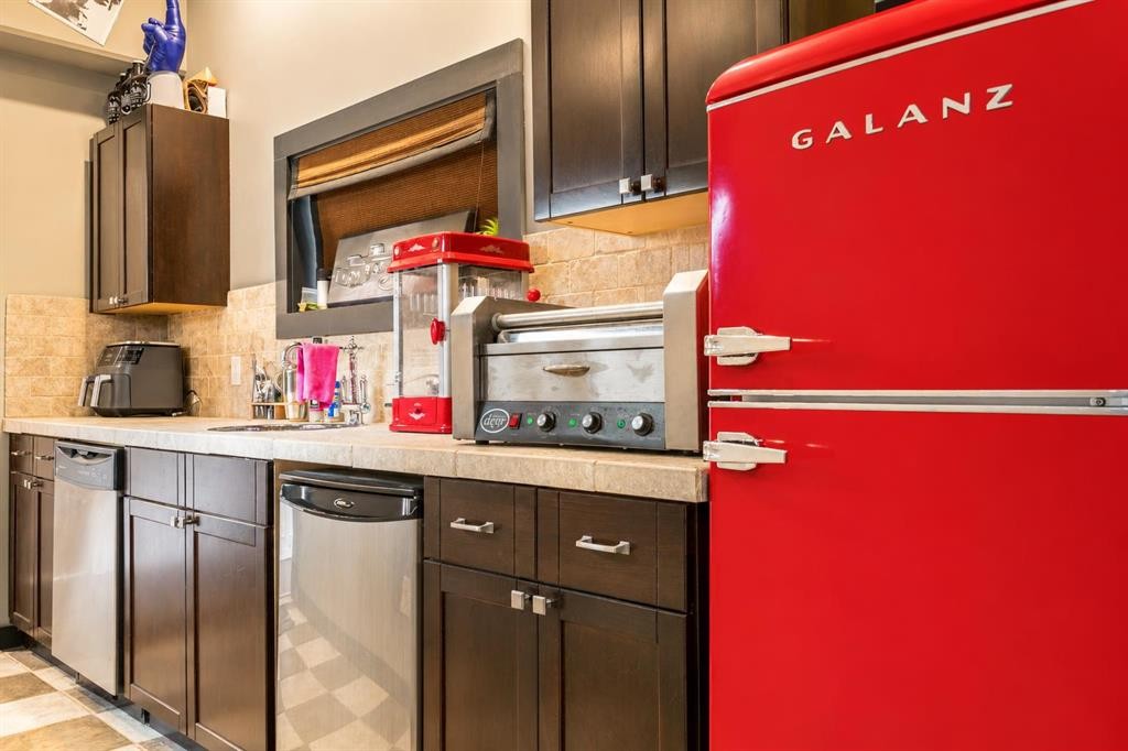 88 Cypress Way Se, Medicine Hat, AB - Indoor Photo Showing Kitchen